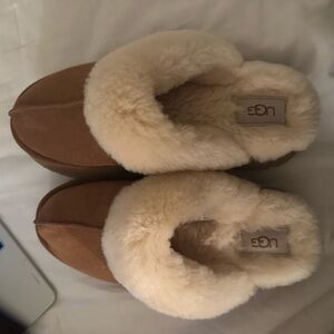 UGG Disquette Slippers Size 8 barely worn!! (maybe 3x)
